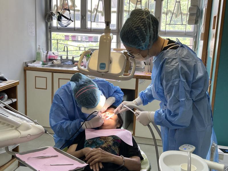 賽馬會流動牙科服務計劃 - 愛牙潔齒在社區（慈雲山）